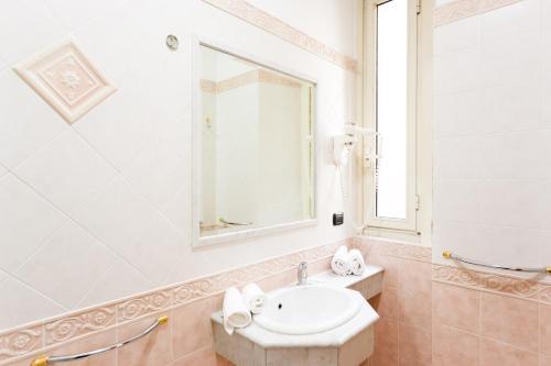 Foto del baño de Hotel Suite Caesar