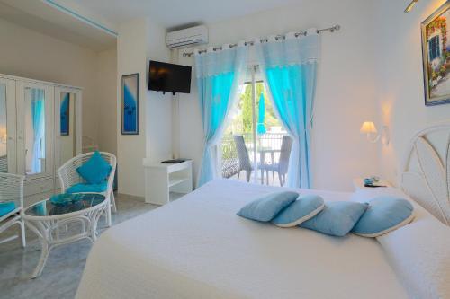 Foto de una habitación de Hotel La Calanque