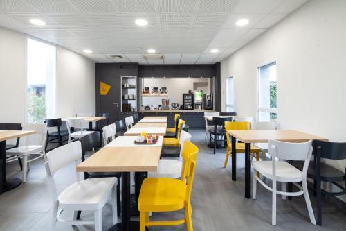 Foto de restauración de B&amp;amp;B Hotel Saint-Witz