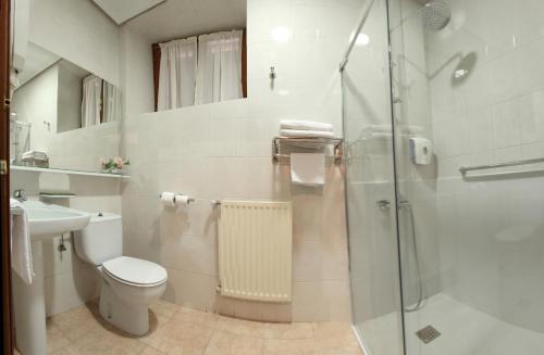 Bathroom – Hostal Arotza