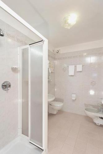 Foto del baño de Hotel Arnika Wellness