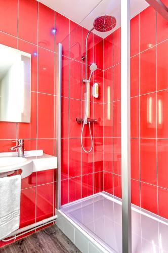 Foto del baño de The Originals Access, Hôtel Bourges Gare