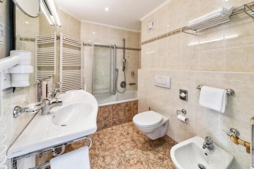 Foto del baño de HOTEL POST alpine cityflair