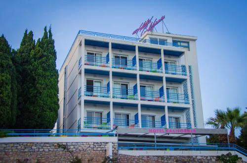 Exterior – Hôtel California