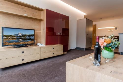 Foto de una habitación de Aparthotel Tschanun Garni