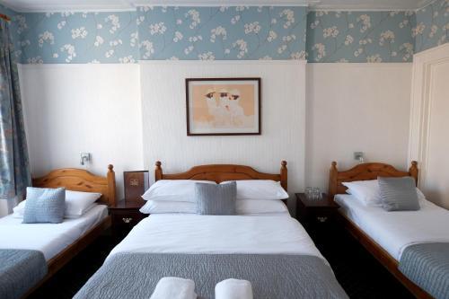 Foto de una habitación de St Athans Hotel