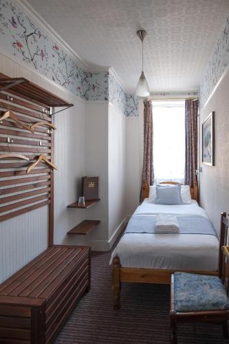 Foto de una habitación de St Athans Hotel