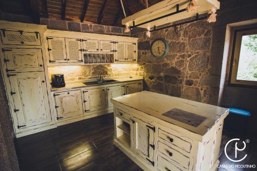 Foto de una habitación de Casas y chalets Casas Rusticas Do Picoutinho