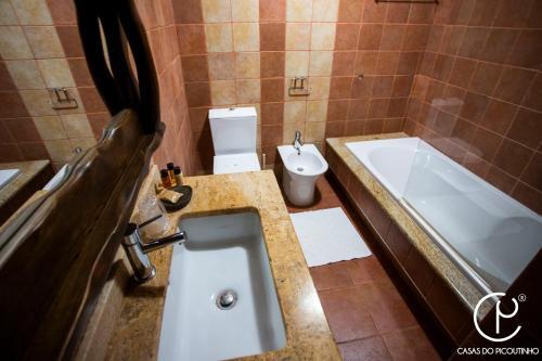 Foto del baño de Casas y chalets Casas Rusticas Do Picoutinho
