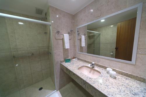 Bathroom – Hotel Plaza Mayor