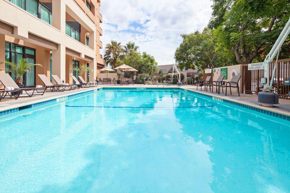 Foto de los servicios de Holiday Inn Palmdale-Lancaster, an IHG Hotel