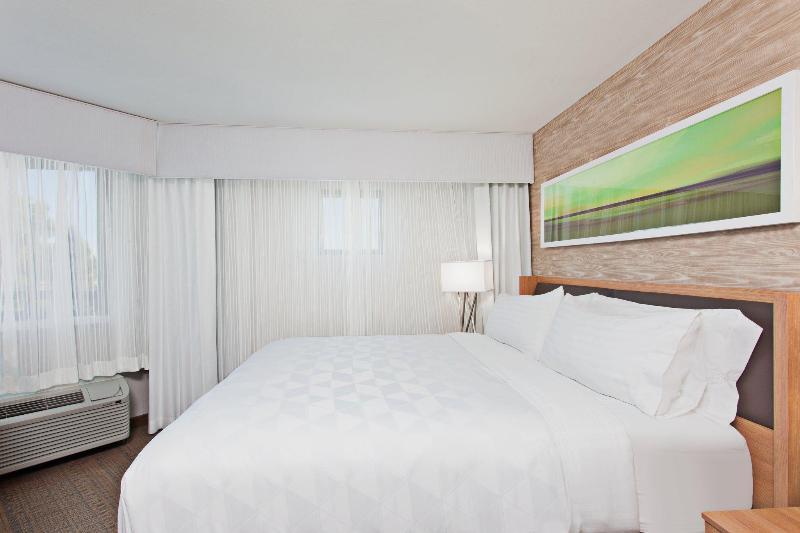 Foto de una habitación de Holiday Inn Palmdale-Lancaster, an IHG Hotel