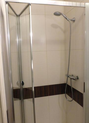 Foto del baño de Hotel De France