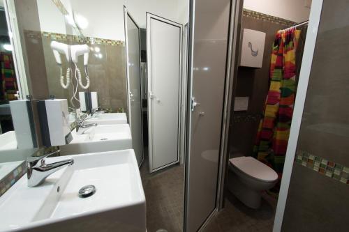 Foto del baño de Albergue Alessandro Palace &amp;amp; Bar