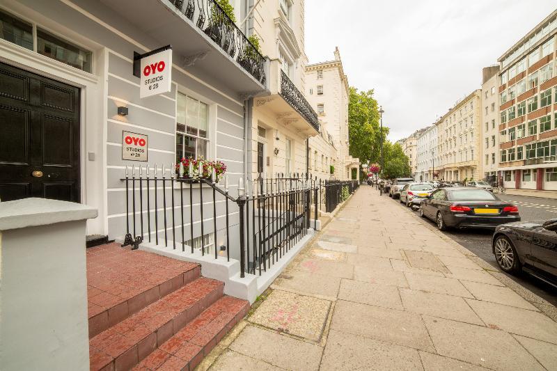 Foto del exterior de Hotel OYO Studios @ 28