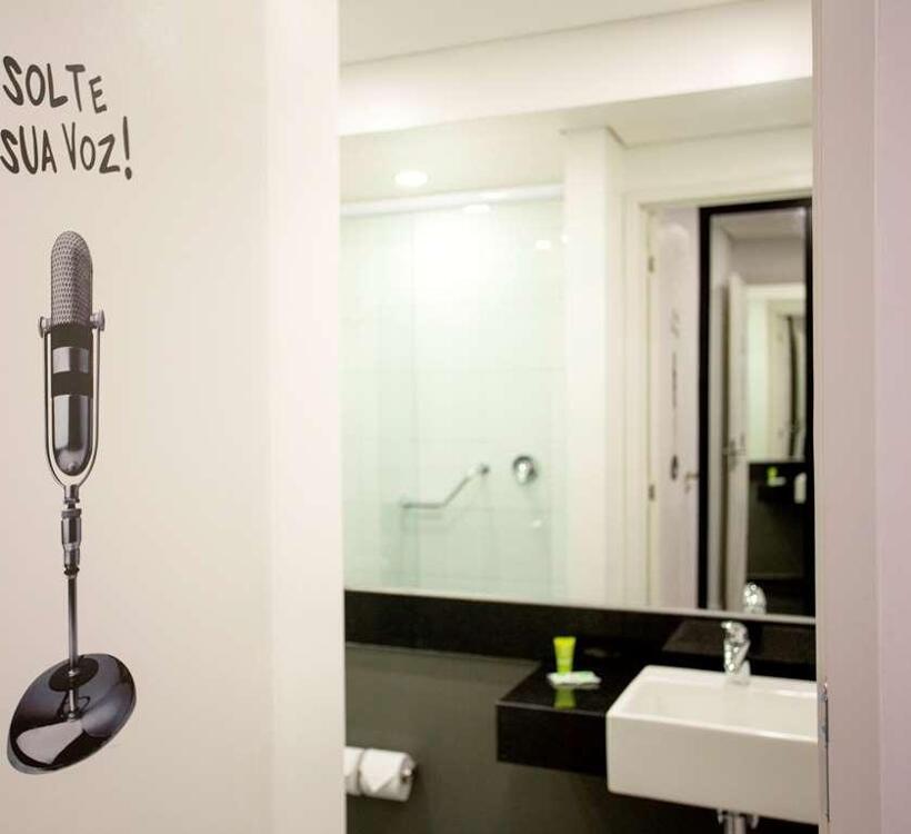 Foto del baño de Hotel Ibis Styles Taubate