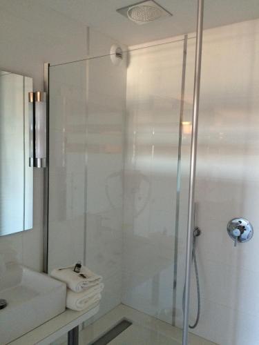 Foto del baño de Hotel de la Plage