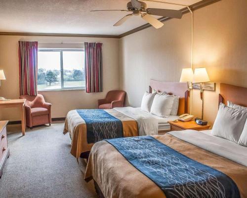 Room – Hotel Comfort Inn &amp;amp; Suites Ocean Shores