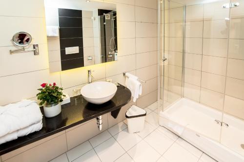 Foto del baño de Hotel am Hopfensee