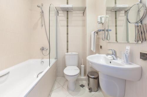 Foto del baño de Meridian Hotel