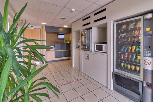 Foto de las zonas nobles de B&amp;amp;B Hotel Pau Lescar