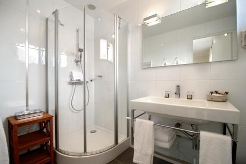 Foto del baño de Hôtel La Marine