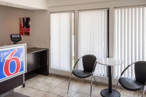 Foto de las zonas nobles de Motel 6-Bakersfield, CA - Convention Center