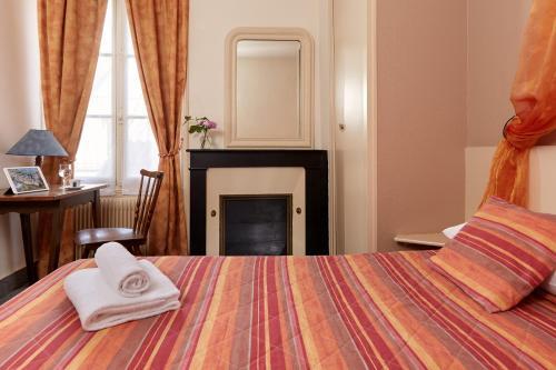 Room – Hôtel De France Et De Guise
