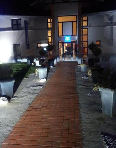 Foto del exterior de Hotel ibis budget Redon