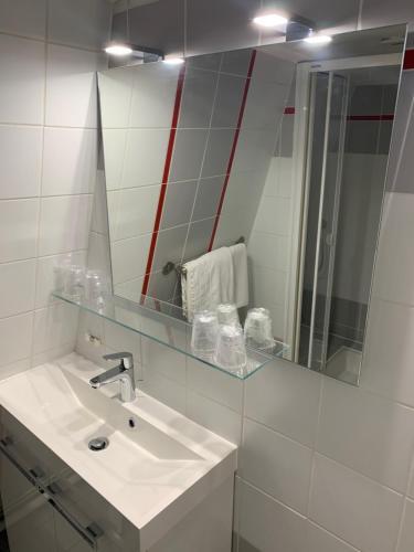 Foto del baño de Hotel Restaurant Dontenville