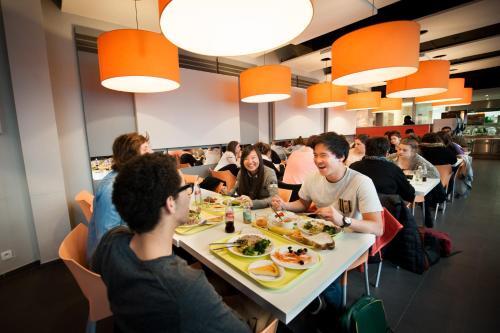 Dining – Jacques Brel Youth Hostel