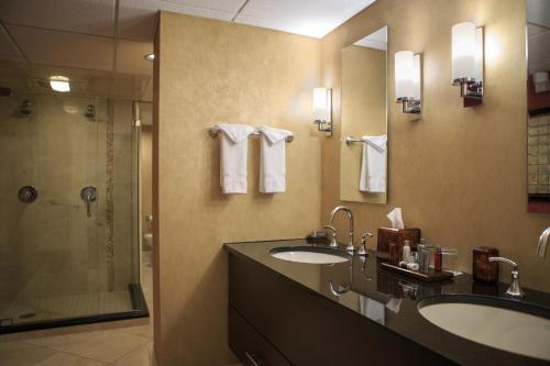Foto del baño de Hotel Cleveland Marriott Downtown at Key Tower