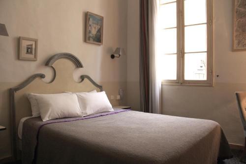 Foto de una habitación de Hôtel de l&amp;#039;Amphithéâtre