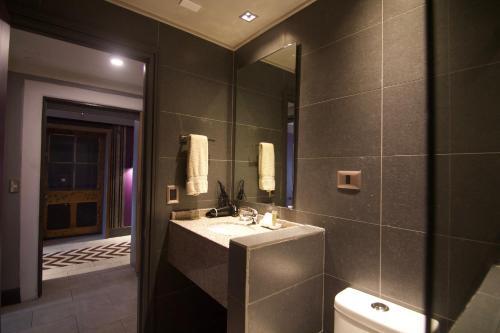 Foto del baño de La Blanca Hotel