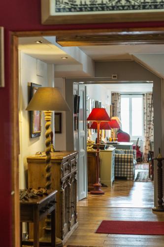 Foto de las zonas nobles de Swiss Historic Hotel du Pillon, Grand Chalet des Bovets