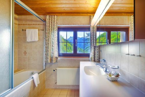 Bathroom – Hôtel Aux Mille Etoiles