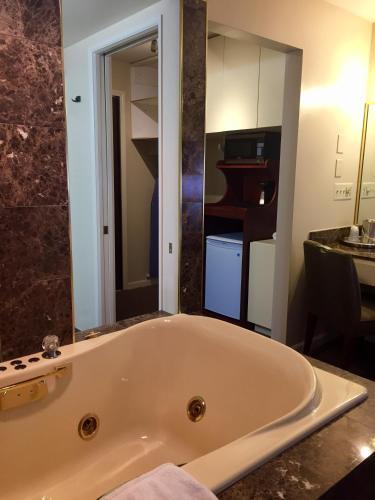 Bathroom – Hotel The Beach Haus - Traverse City