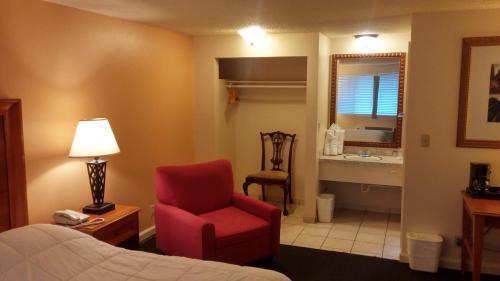 Room – Motel Grays Harbor Inn &amp;amp; Suites