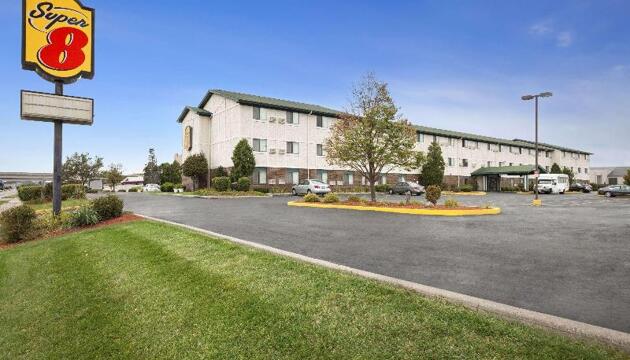 Foto de Hotel Super 8 by Wyndham Milwaukee Airport