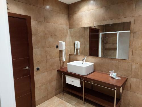 Foto del baño de Hotel Fuente del Miro