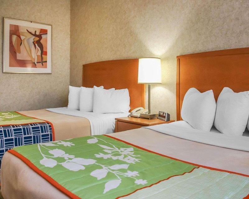 Foto de una habitación de Hotel Quality Inn &amp;amp; Suites Winnipeg