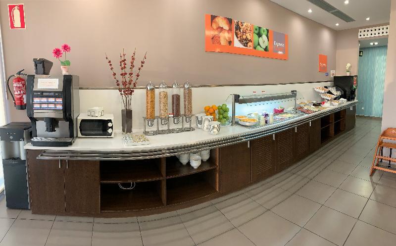 Foto de restauración de Holiday Inn Express Vitoria, an IHG Hotel