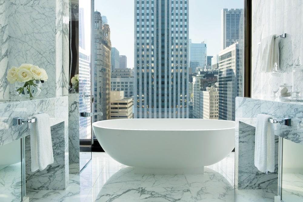 Foto del baño de Hotel The Langham Chicago