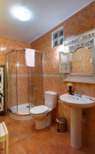 Foto del baño de Alquileres Vacacionales Senderos del Jerte