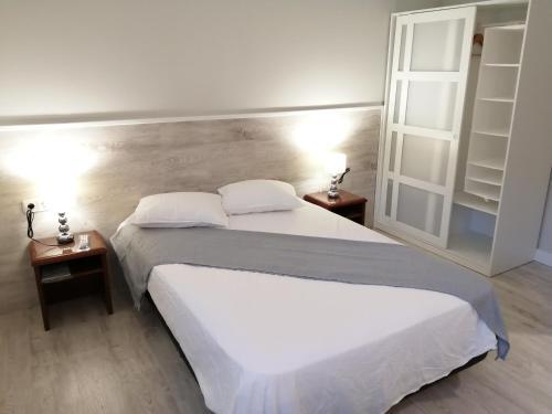 Foto de una habitación de Aparthotel Estudios los Arcos