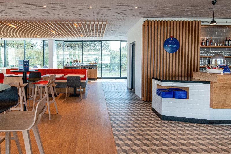Foto de restauración de Holiday Inn Express - Bordeaux - Lormont, an IHG Hotel