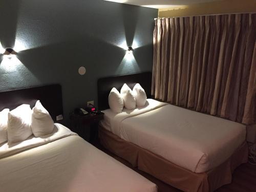 Foto de una habitación de Hotel Travelodge by Wyndham Oceanside