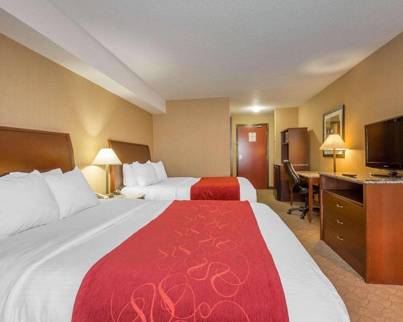 Foto de una habitación de Hotel Comfort Inn &amp;amp; Suites Airdrie