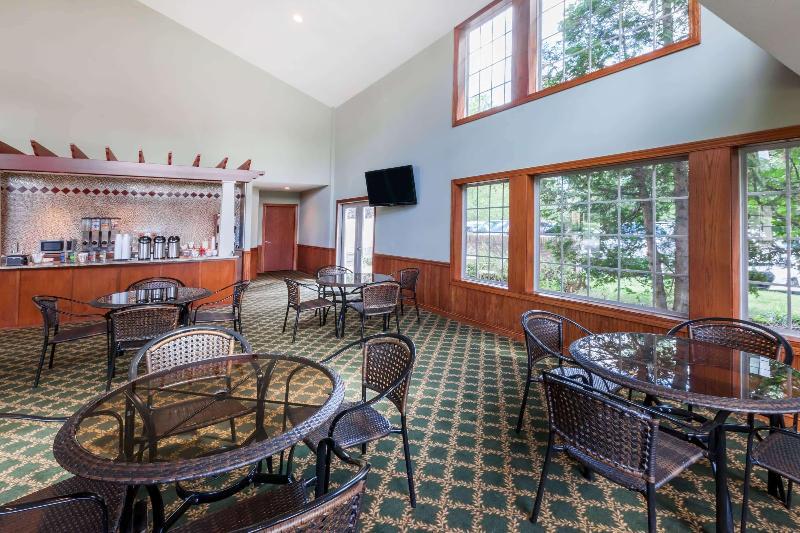 Foto de las zonas nobles de Hotel Howard Johnson by Wyndham Traverse City