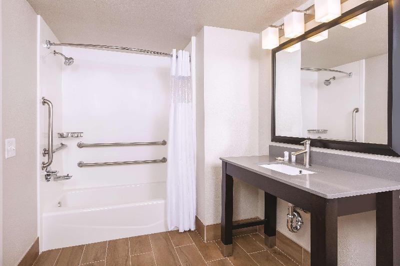 Room – Hotel La Quinta by Wyndham Fairfield - Napa Valley